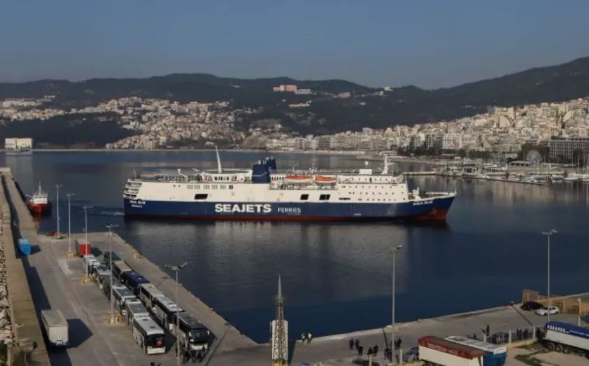 Καβάλα: Βούλγαρος «κατέβασε» την ελληνική σημαία από το λιμάνι! - Φώναζε «εδώ είναι Βουλγαρία!»